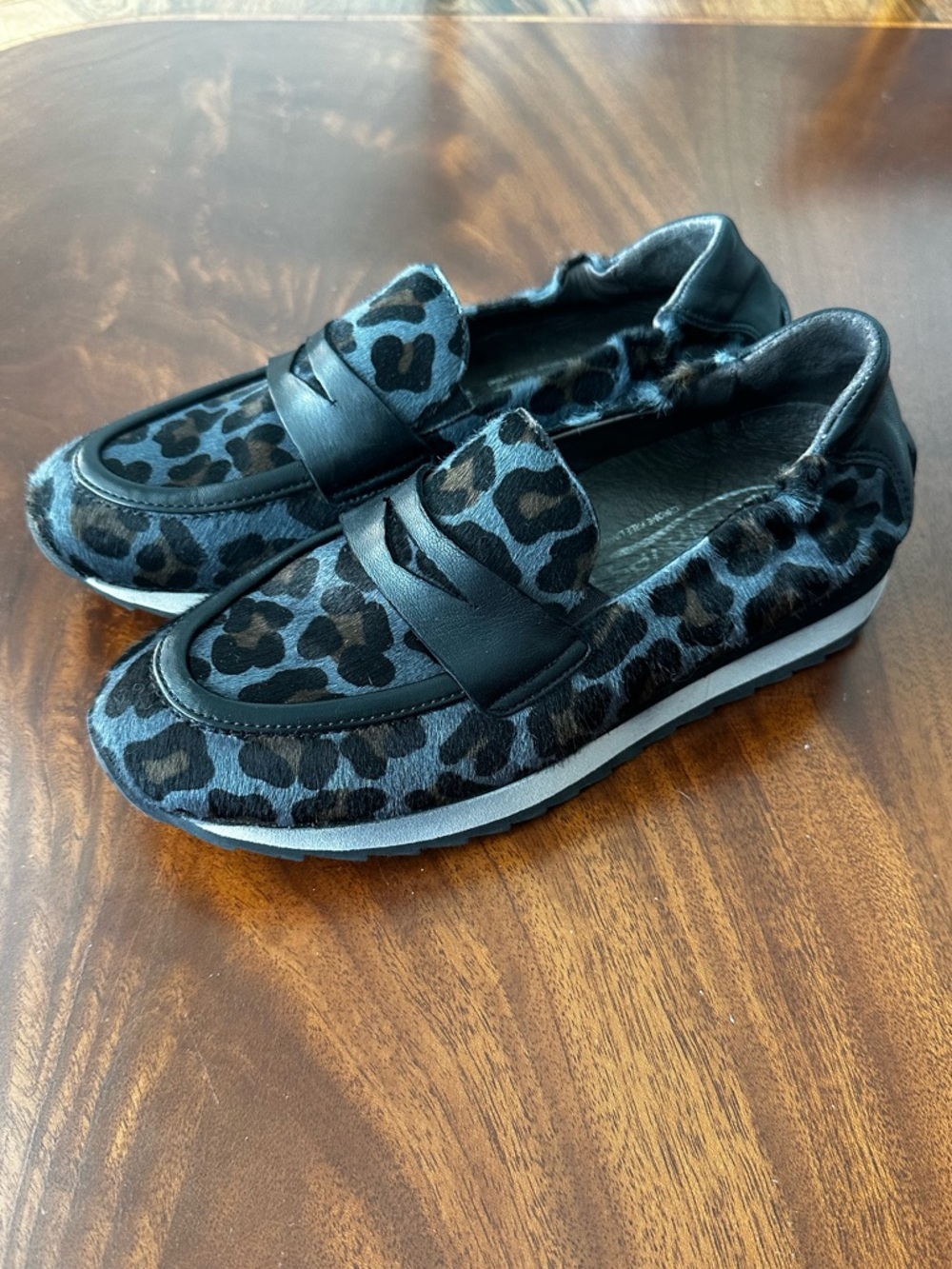 Softwaves Blue Leopard calf hair sneaker loafer slip on shoes size 37.5
